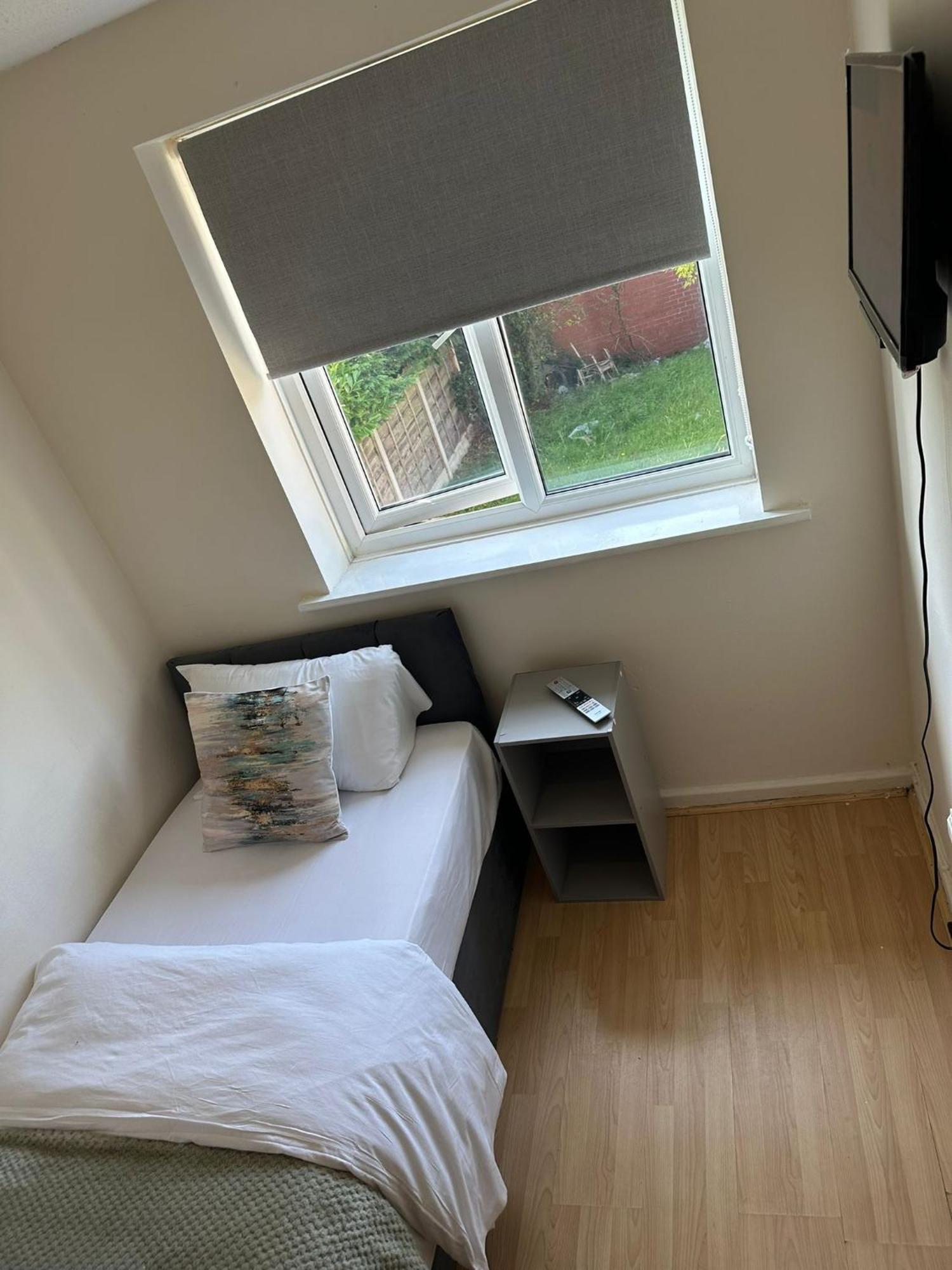 3 Bedroom Close To Stadium And Coop Live Manchester