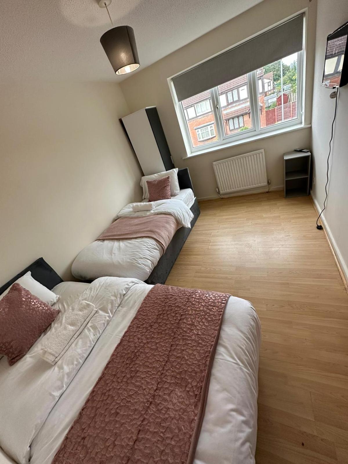 3 Bedroom Close To Stadium And Coop Live *